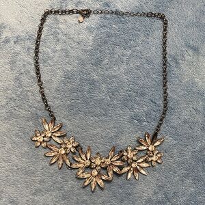 🛍️3/$20 - Avon Ice Burst Statement Necklace. NIB